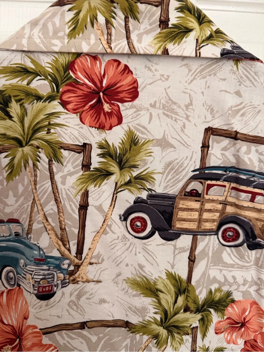 Vintage Islands Fine Burgers & Drinks Hawaiian Aloha Shirt - Size XS.